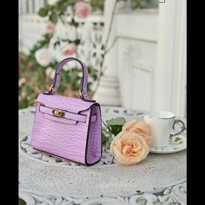 Beautiful 💜💟♋️Handbag to carry around in 🆑date